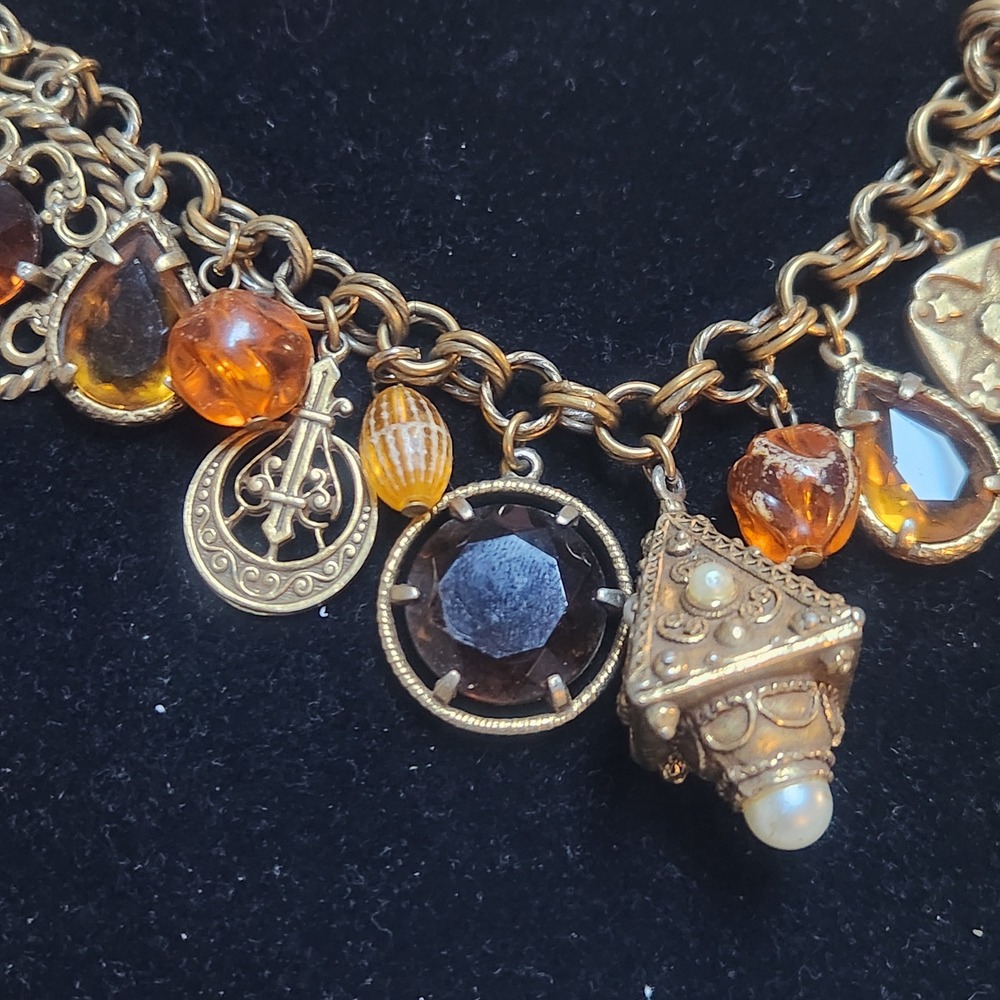 Vintage Gold Tone‎ Amber Glass Faux Pearl Ornate Multi Charm Bracelet 7.5in